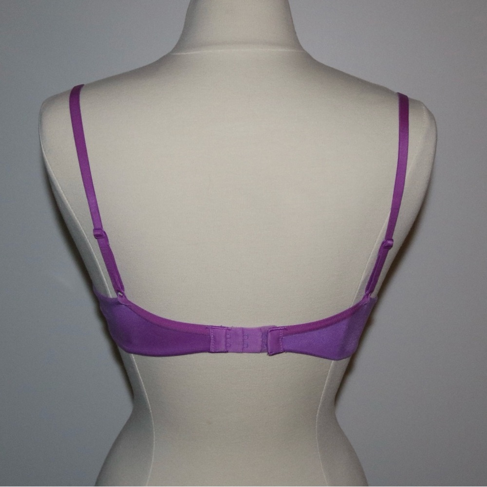 Vintage Victoria’s Secret purple satin bra with VS charm - Picture 2 of 4